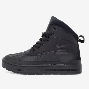 Nike Woodside 2 High ACG Boots
-Size 7Y